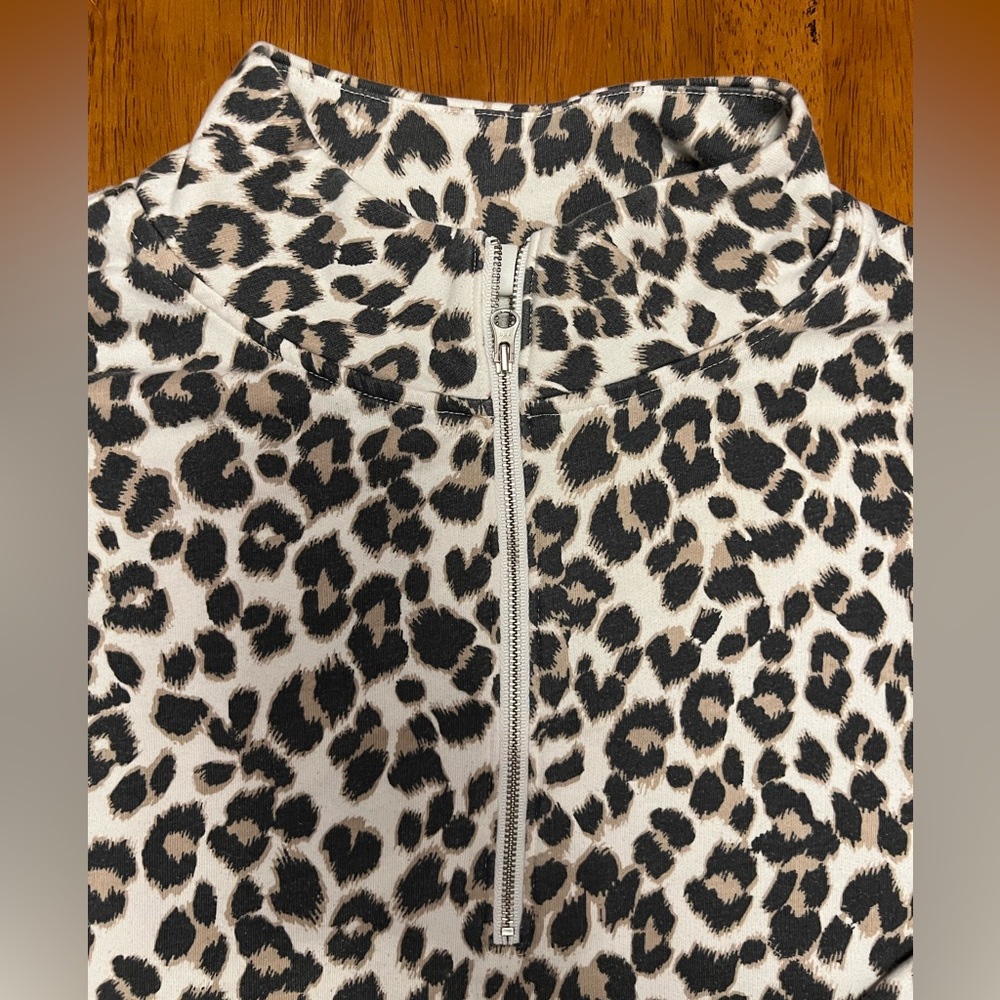 EUC Old Navy 1/5 zip cheetah sweatshirt size Large. Super cute and comfy! - Picture 6 of 7